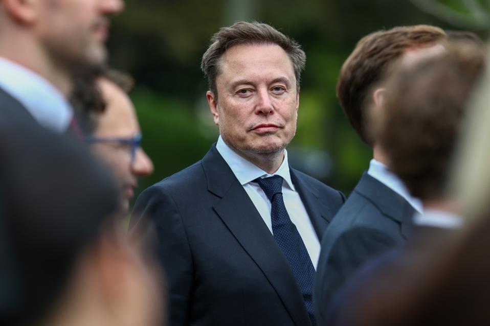 Forbes's tweet photo. Elon Musk Accuses Unnamed ‘Oligarchs’ Of Blocking Starlink's India Launch
https://t.co/O58oArbY1L https://t.co/8IGgClQviS