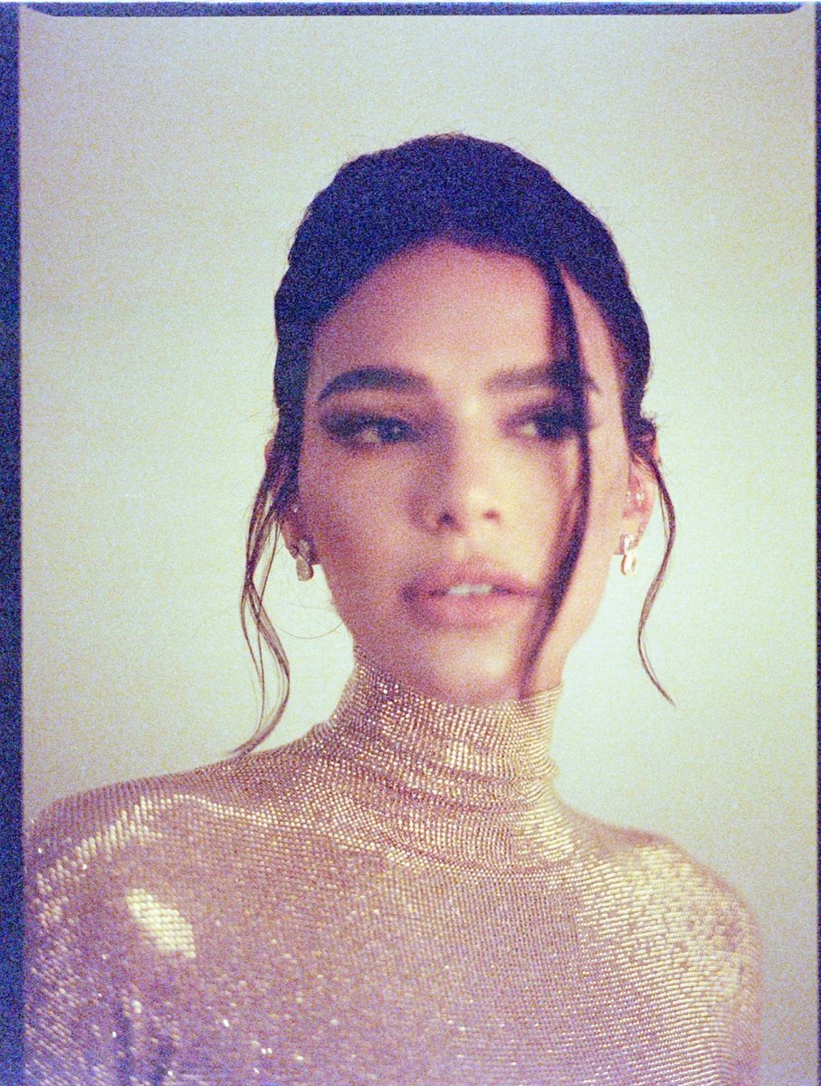 BrunaAccess's tweet photo. FACE CARD! Bruna Marquezine via Instagram. https://t.co/mvCRnLfAkp