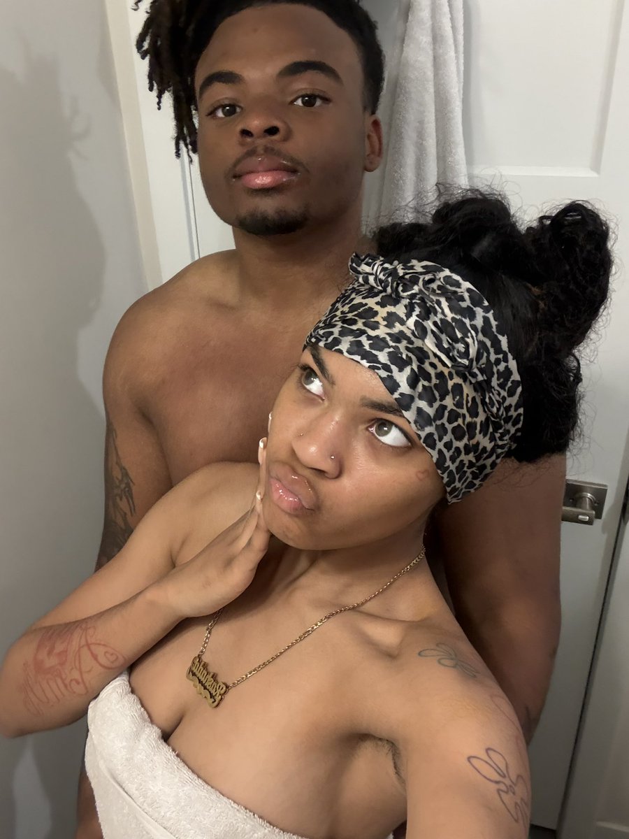 c6rey_'s tweet photo. me w the bad 👩🏽 i pulled from being funny https://t.co/j26EmaRj9v