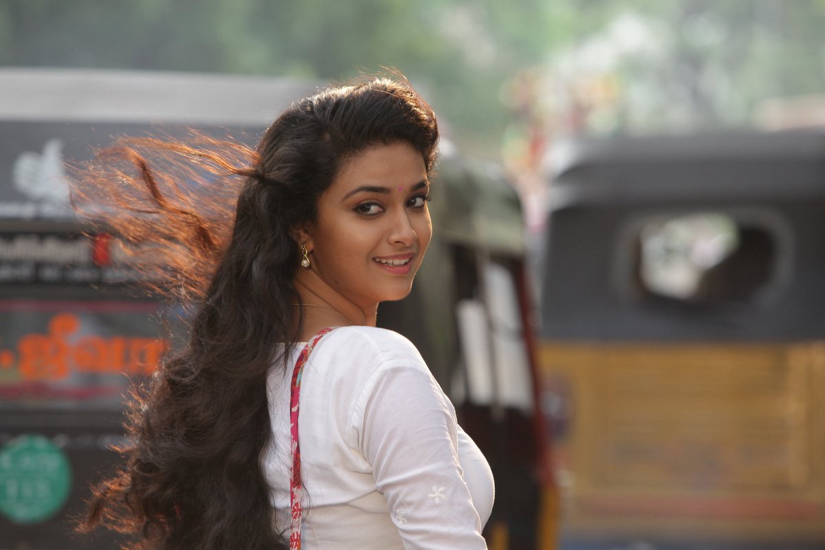 JoelKeerthy's tweet photo. Turning back to #Remo 💘 memories 🥰 it's already a decade old 🤯
The charmness of Kavya 💘 #10YearsOfRemo #KeerthySuresh @KeerthyOfficial https://t.co/W6aNtJ0hqQ