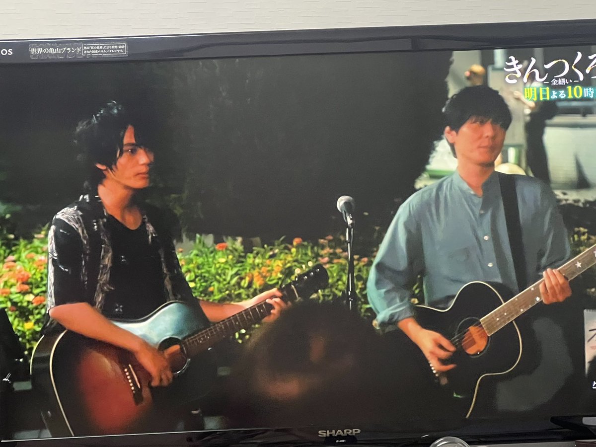 fp_Leo827's tweet photo. 仕事終わりに呑んで、終電で帰って事務処理してたら、最寄りのユートピア始まってずっと見てるわ！！
路上ライブするシーンの撮影に立ち会ったのは、本当に良い思い出✨
そこで知り合ったflumpoolファンと今でも繋がってて、ライブ会場でも集まる仲になってるのは、感慨深いよなぁ😌
#flumpool https://t.co/j9I6wlGL1L