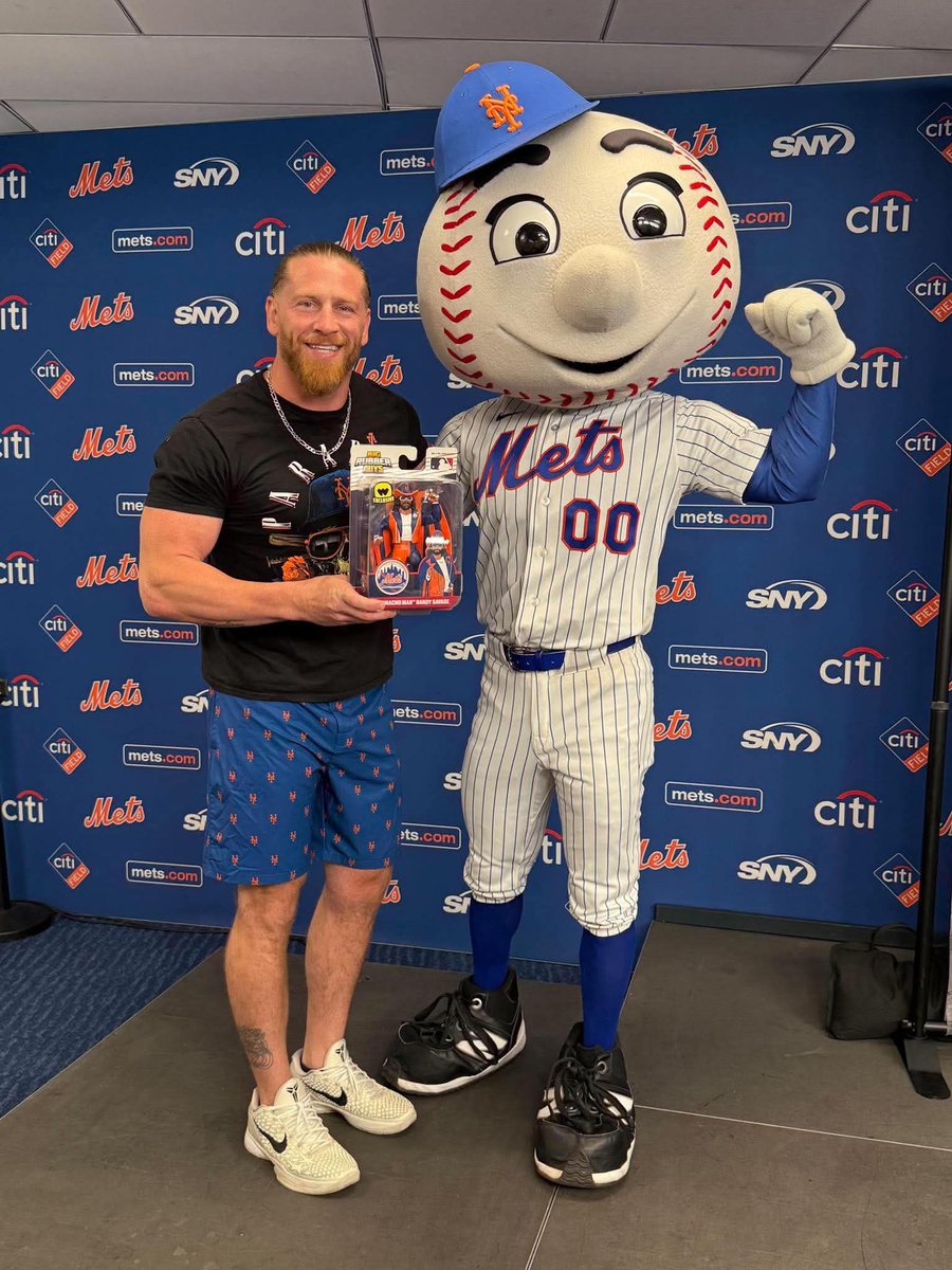 CollectMajor's tweet photo. Tomorrow we go LIVE on https://t.co/UGyosRq3ks at Noon ET.

Get the exclusive @Mets Macho Man Randy Savage!

@Whatnot 
#LGM
#CollectMajor
#ScratchThatFigureItch https://t.co/4tSQLTlbLW