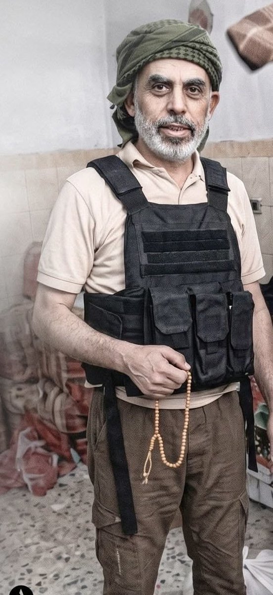 KUKLA_MEDYA's tweet photo. Allah isteyene istediğini verir
O takım elbiseleri masa başında ki işleri istemedi.
Sahada düşman ile çarpışarak şehadet arzu etti Allahda ona Şehadet makamını nasip etti.
Makamı âli olsun. https://t.co/P1ZRG5tXls