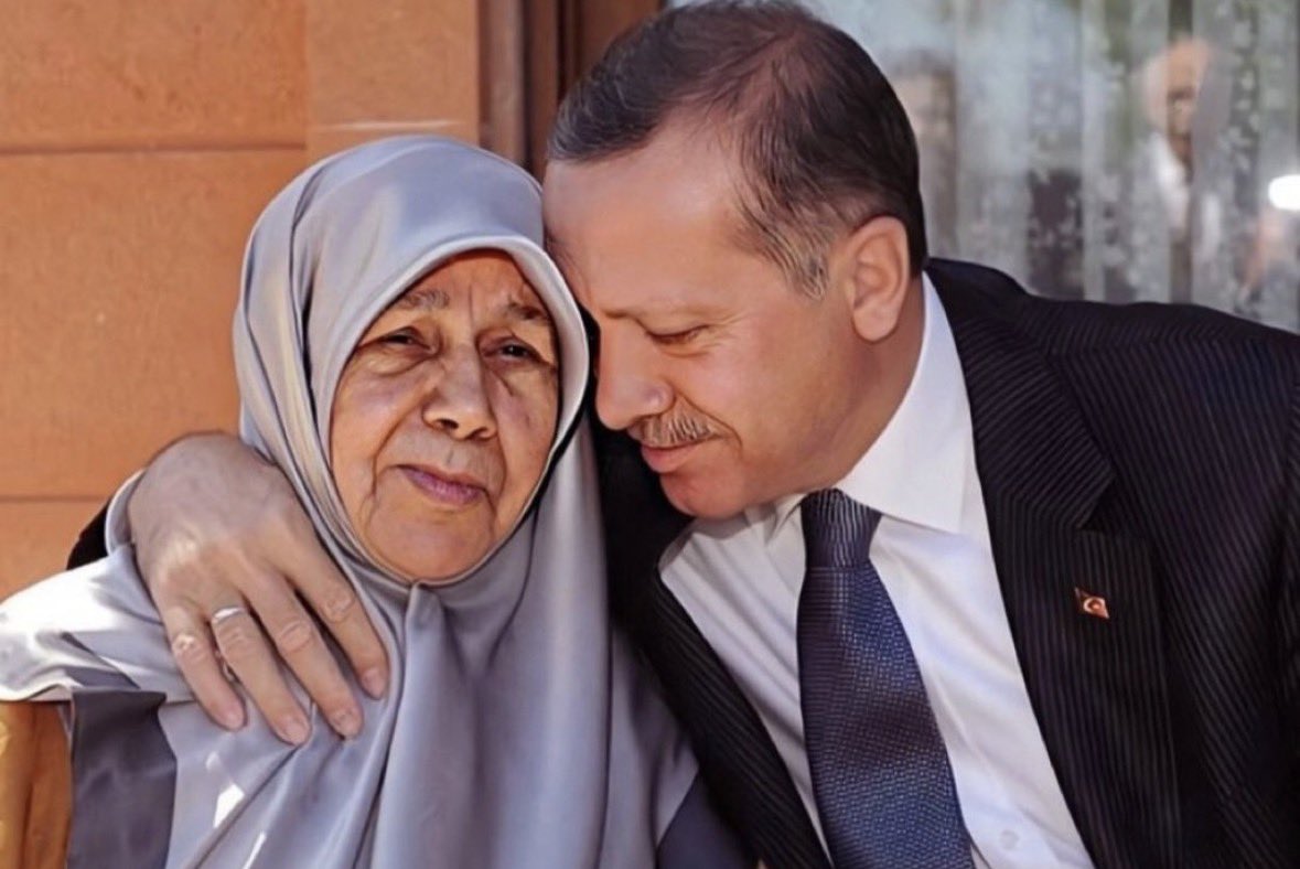 akcankayakadin1's tweet photo. Cumhurbaşkanımız ve Genel Başkanımız Sayın Recep Tayyip Erdoğan’ın kıymetli annesi Tenzile Erdoğan Hanımefendi’yi, ahirete irtihalinin yıl dönümünde saygı, rahmet ve dualarla anıyoruz.

Yüce Allah mekânını cennet, makamını âli eylesin; ruhu şad olsun. 🤲

@tugbaisikercan https://t.co/TYHOYy0TwW