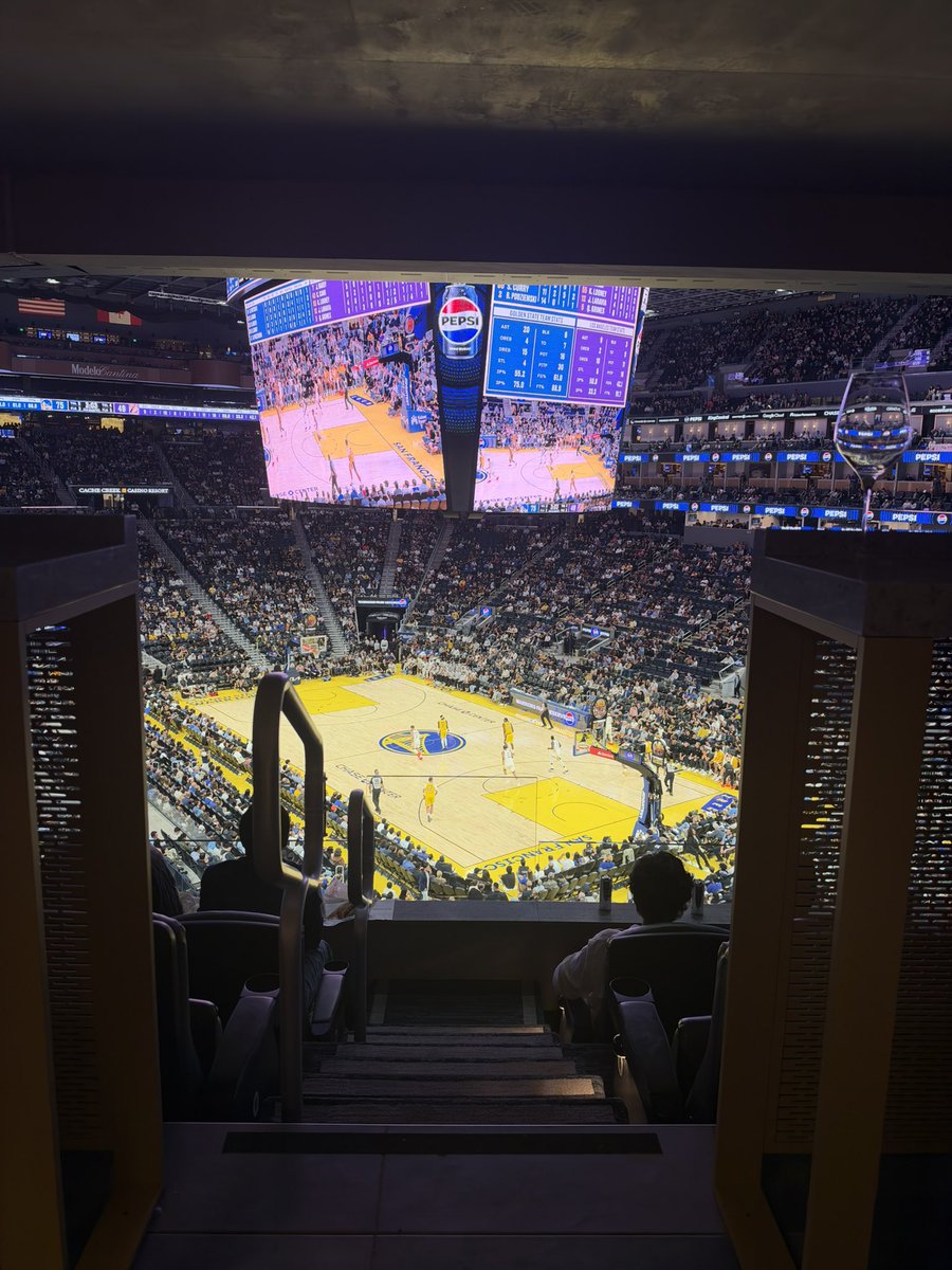 michael_wxng's tweet photo. Watching Curry play is so inspirational. Feeding generations.

SF Tech not too shabby. https://t.co/yjLqeLQ0tj