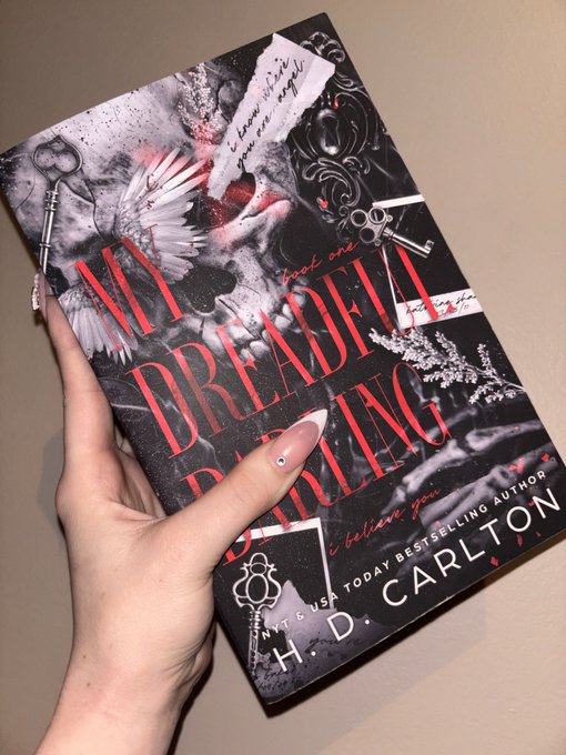 AmiceXXV's tweet photo. Currently lost in a story I probably shouldn’t trust.

#BookTok #Bookstagram #BookLover #BookAesthetic #DarkRomance #DarkBooks https://t.co/L0BpMUVUcl