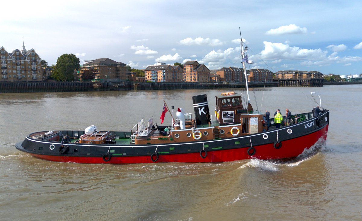 FraserG32883664's tweet photo. Tug Kent built 1948, crossing the Thames in style to Tilbury! #MTKent #Tugboat #TugLife #Tug #TugBoats #WorkingRiver #TugSpotting #Tugs #Thames #RiverThames #Gravesend #Gravesham #Kent #NationalHistoricShips https://t.co/jqG6mkt0q7