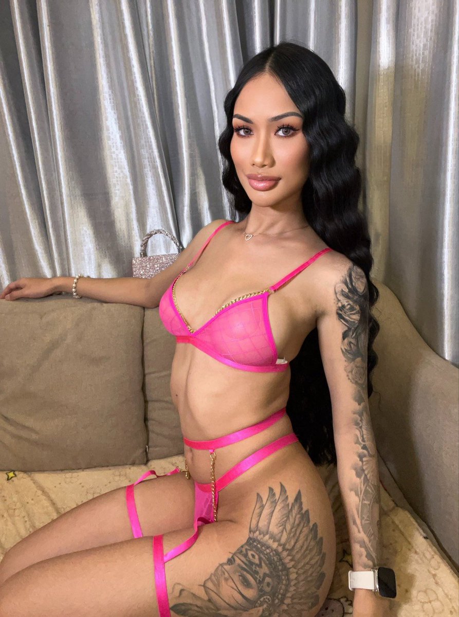 northqen's tweet photo. #ladyboy_both_in_Jeddah 
#ladyboy_Jeddah 
#jeddah_ladyboy https://t.co/dxN3KcM60L