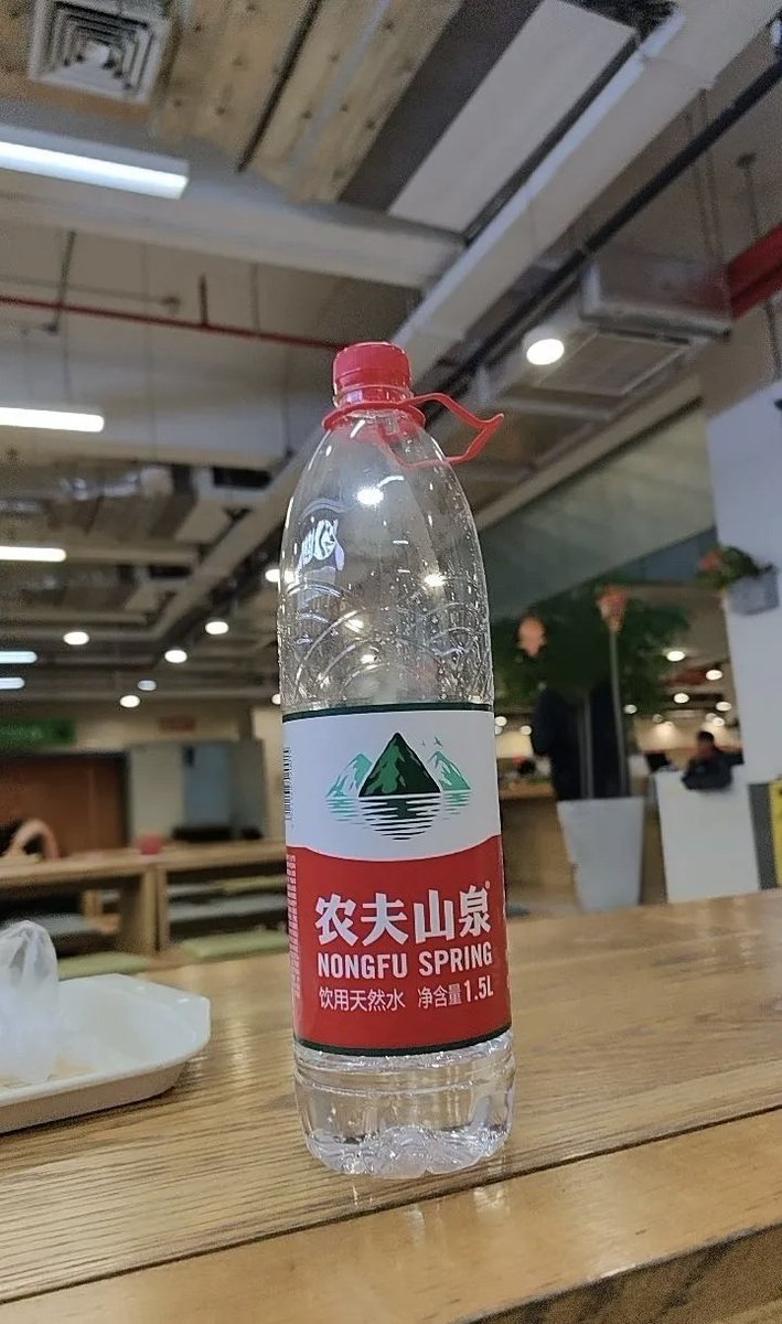 kdwtgy's tweet photo. 如果你不喝大水，那你不要和我讲话🧠进💦💧 https://t.co/rsNLWVJzrL
