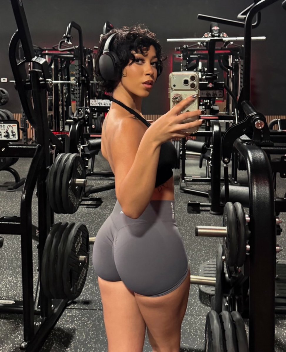 frizzyimposter's tweet photo. Do you fw buff tomboys? https://t.co/Ue19ks8T2K