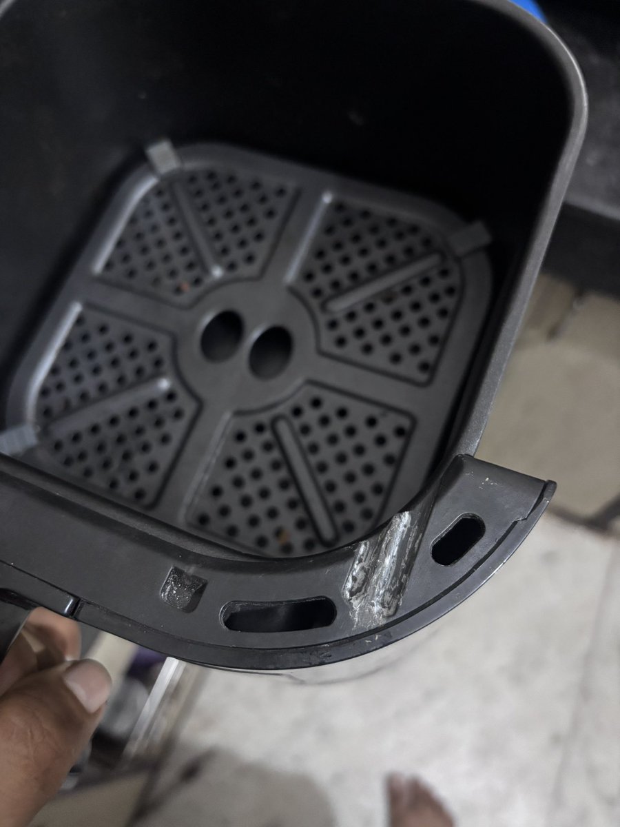 roflhellodon's tweet photo. @UshaIntl I want a clear answer from @UshaIndia: Was this part actually new? If yes, why does it show visible signs of wear/previous use? I expect a brand-new genuine replacement and a refund of the ₹100 immediately. @UshaIntl  @jagograhakjago https://t.co/d5KECjIfMM