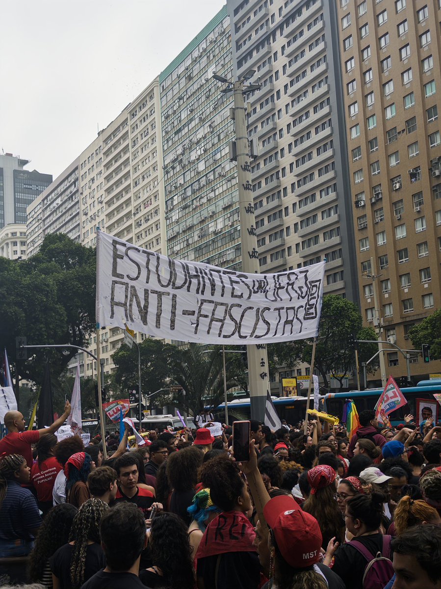 dudaesnupi's tweet photo. A JUVENTUDE É REVOLUCIONÁRIA https://t.co/VAQAsfKeWw