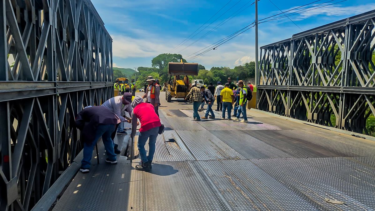CAMINOS_CIV's tweet photo. Seguimos trabajando en el Puente Santiago
En Gualán, #Zacapa, nuestra Zona Vial 8, trabaja en la sustitución de las planchas metálicas de rodadura del puente modular, como parte de las acciones para mantener condiciones adecuadas de transitabilidad y seguridad para los usuarios. https://t.co/mszI27d4gy