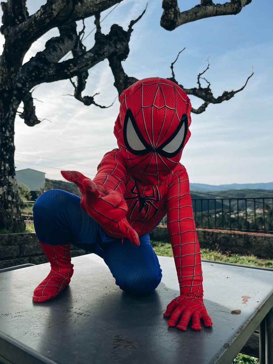 babysrussen's tweet photo. 𝐃𝐢𝐚 𝐝𝐞 𝐟𝐚𝐧𝐭𝐚𝐬𝐢𝐚 𝐧𝐚 𝐞𝐬𝐜𝐨𝐥𝐚, 𝐞 𝐨 𝐡𝐨𝐦𝐞𝐦 𝐚𝐫𝐚𝐧𝐡𝐚 𝐞𝐧𝐭𝐫𝐨𝐮 𝐞𝐦 𝐚𝐜̧𝐚̃𝐨.❤️💙🕸️🕷️ https://t.co/HMG9lW9vfz