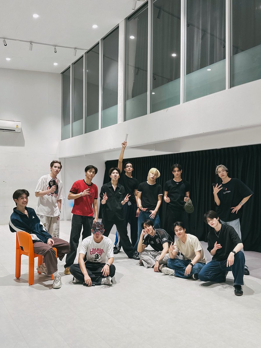 BUS_SONRAY's tweet photo. พี่ใหญ่พร้อมแล้วคับคนดี 💪🏻😎 เตรียมตัวเดือด ๆ เลย! 💥

LIVE STREAM TICKET: 600 THB
Still available on Counter Service and https://t.co/Ypjl1FGU5L

🗓️ 8 October 2026
📍 ICONSIAM Hall, 7 Floor
⏰ Show starts at 7PM (GMT+7)

#SONRAYSHOWCASE2026 
#BUSbecauseofyouishine 
#SONRAYMUSIC https://t.co/AgRx870ldN