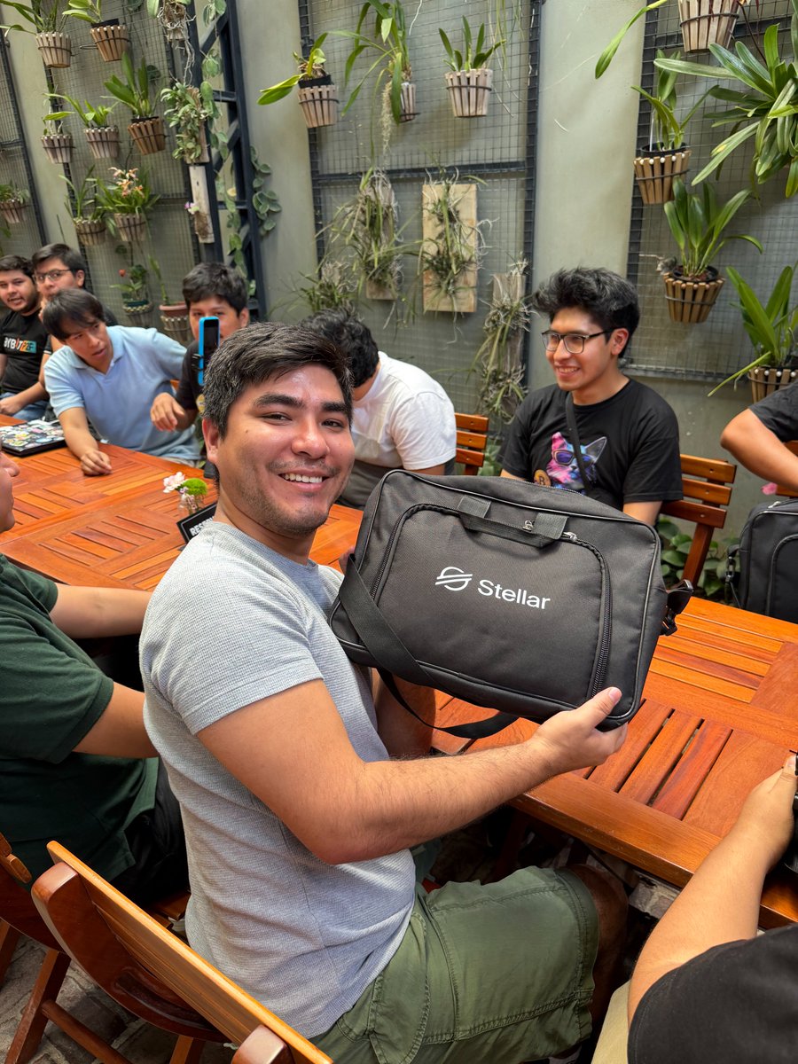 TheBAFNetwork's tweet photo. Nearly 140 developers applied to Stellar Elite in Bolivia and only 50 got in 🇧🇴

We kept it small so each one gets weekly one on one mentorship while building real products on @StellarOrg.

On October 10, they take the stage at Demo Day.

We´re really excited to see the results. https://t.co/2bd47dlenA