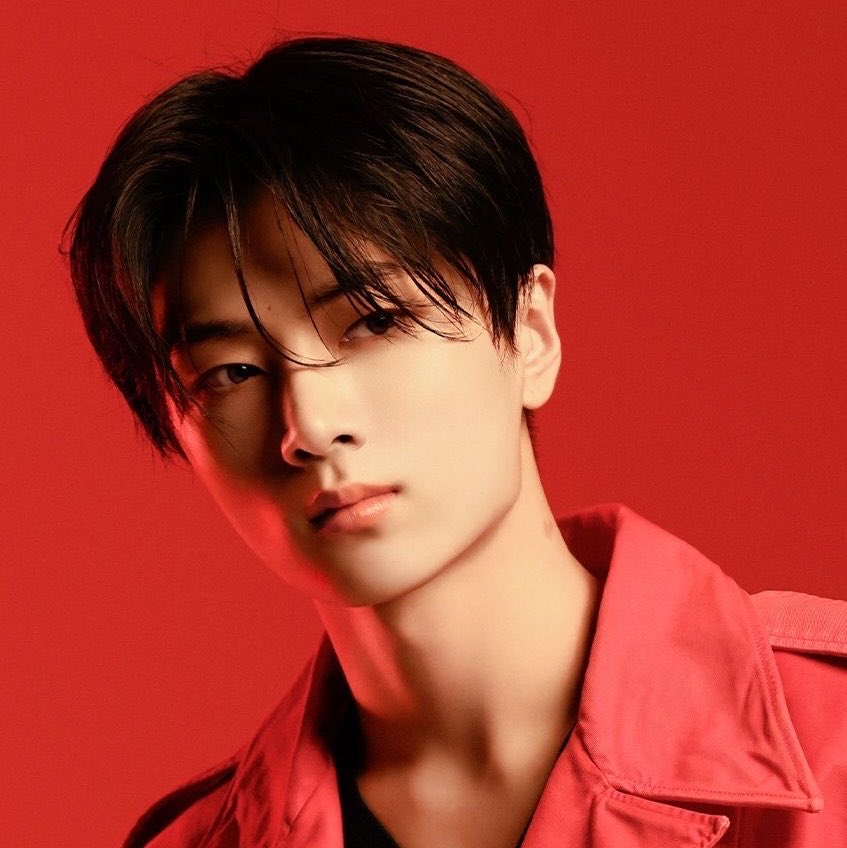 ENHYPENBrasil_'s tweet photo. Em uma entrevista à Weverse Magazine, Jay falou sobre a importância de pessoas que compartilham valores se unirem, apoiarem umas às outras e trabalharem coletivamente para enfrentar problemas da sociedade.

“Quando pessoas com os mesmos valores se reúnem, elas podem ajudar umas às outras e, juntas, contribuir para resolver problemas da sociedade.”

Uma fala sobre união, solidariedade e responsabilidade coletiva.

E talvez seja justamente isso que precisamos lembrar quando falamos sobre o futuro do Brasil. 🇧🇷

#FandomsComLula