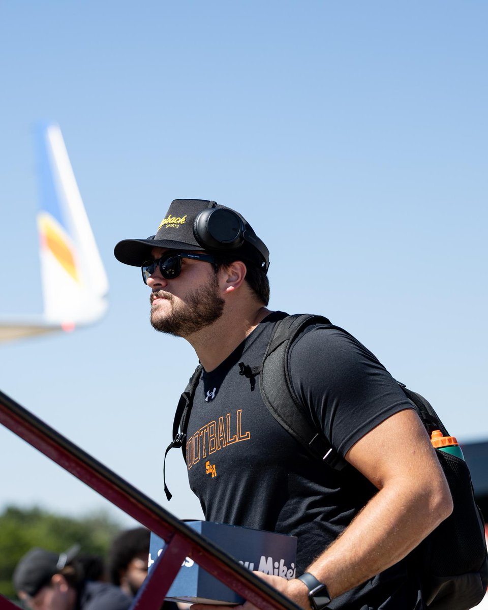 BearkatsFB's tweet photo. Wheels up to Lynchburg π«
#EatEmUpKats | #BePartOfIt https://t.co/LL3ymn2yGq