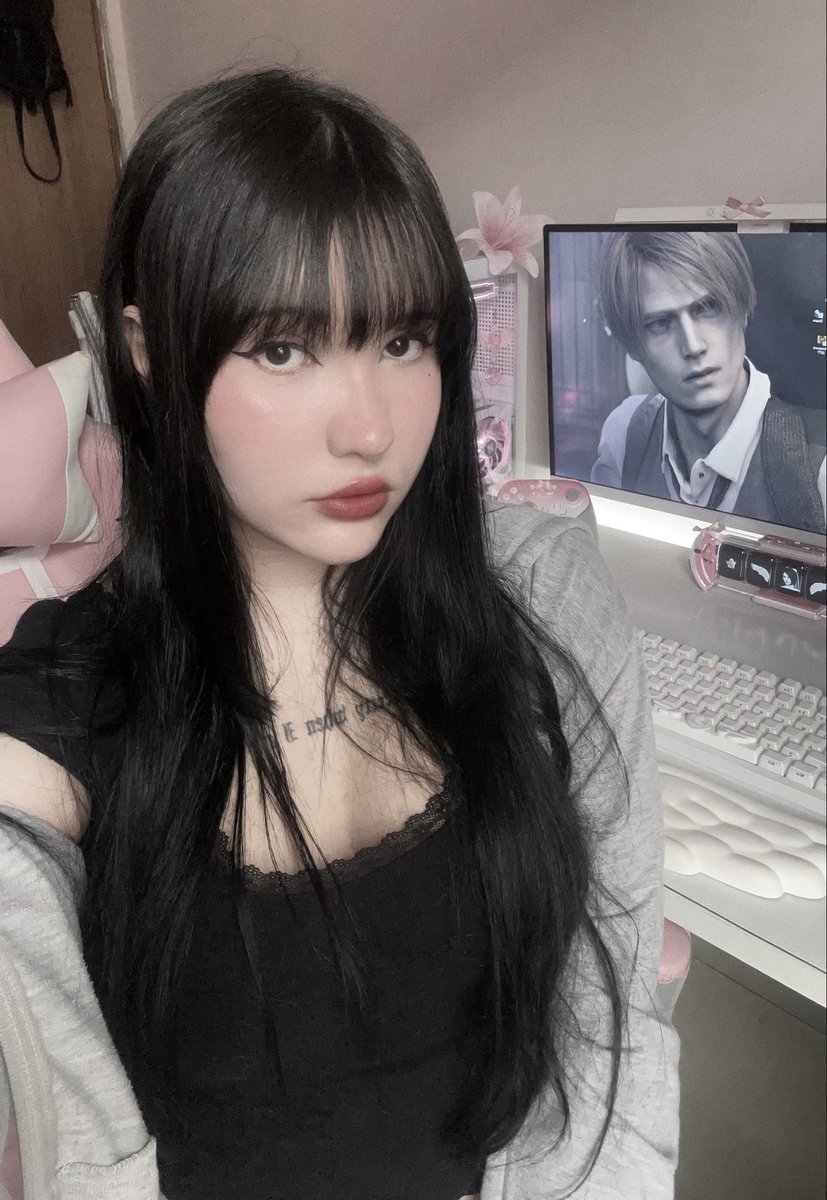 silentdollgrave's tweet photo. me and 9 games that shaped who i am <𝟑 .ᐟ https://t.co/zxpVIa1Ait