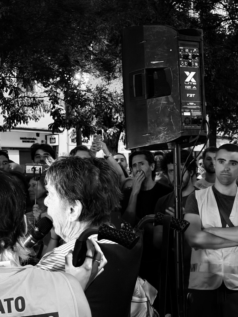 eva_baroja's tweet photo. Maricarmen, la crueldad de un sistema averiado se te ha llevado por delante… Vuela alto. Gracias por enseñarnos a valorar lo importante. 🖤 Foto del día antes del desahucio. https://t.co/CLogxDLkFl
