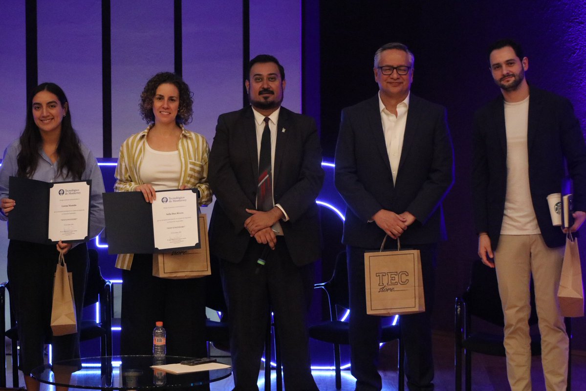Tec_CSF's tweet photo. Ideas que pueden transformar el futuro 🌱✨

El Día IDS, un espacio para que estudiantes de preparatoria conocieran más sobre Ingeniería en Desarrollo Sustentable, exploraran nuevas posibilidades y descubrieran todo lo que pueden crear desde esta carrera. 🚀💚 https://t.co/nNuIdnmMG7