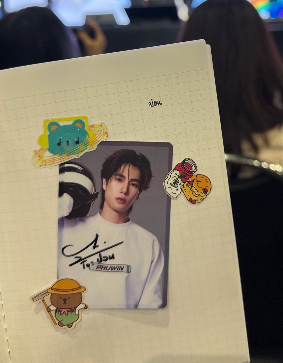 naakkeee's tweet photo. ข้อดีของการชื่อ ปอน  คงจะเป็น….  ไซน์ครั้งแรกของผม 🥹

🐼 : เฮ้ย อันนี้ตั้งใจให้ปอนด์ภูวินทร์ป้ะเนี่ย
พ้ม : 😌🙂‍↕️😌🙂‍↕️😌🙂‍↕️ 

แล้วในไซน์คือ ภูวินทร์ To ปอน 
แต่ยัยพุเลือกที่จะพูดปอนด์ภูวินทร์ คีพโพกว่าใครก้ลูกผมนี่แหละครับ

#phuwintang
#GMMTVFANIVAL2026HappyFamilyxPP https://t.co/UwUAeg5Grh