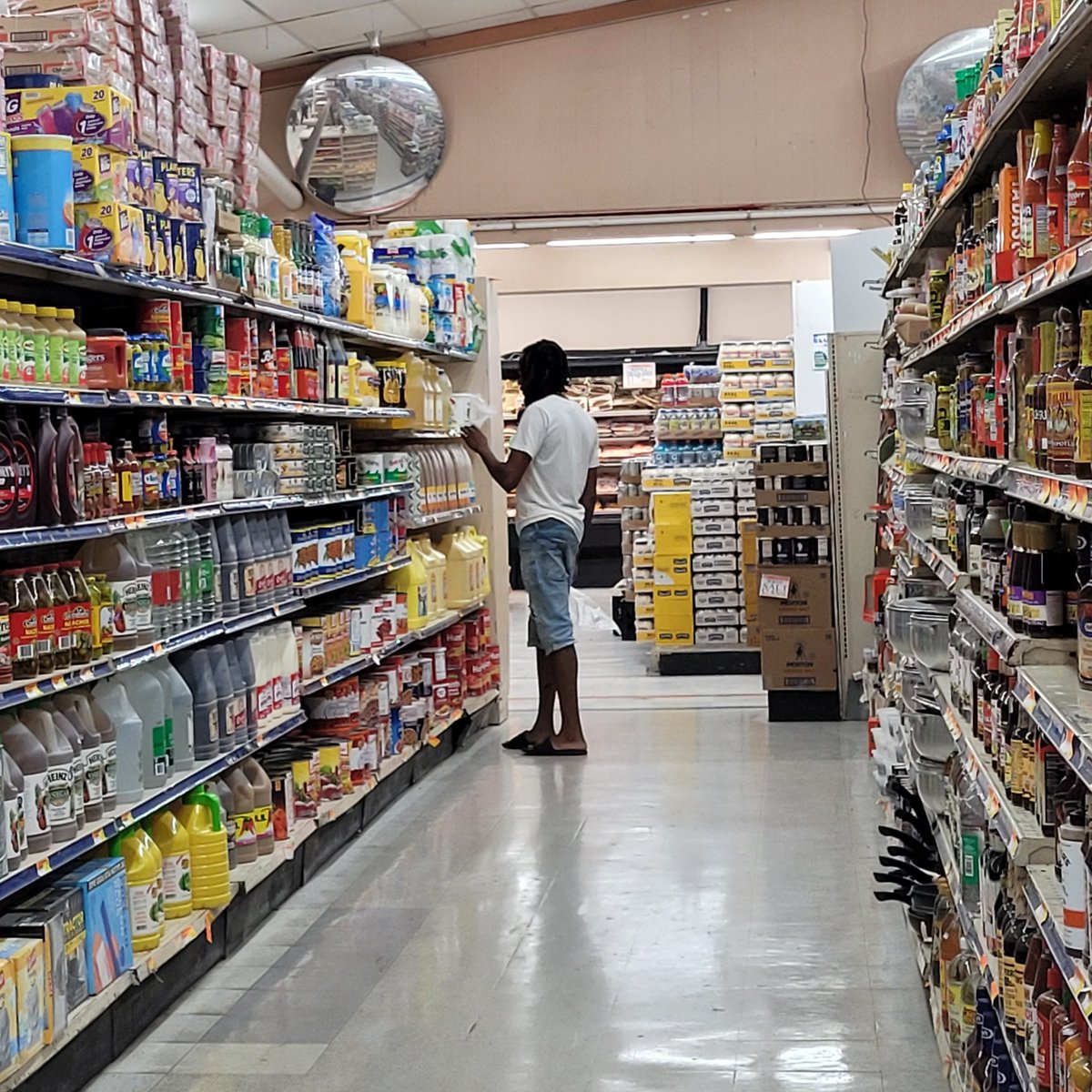 Tribune242's tweet photo. SHOPPERS SAY THEY ARE NOT SEEING VAT SAVINGS
SIX months after the govt removed VAT on unprepared food, shoppers in New Providence say they are not seeing the savings at the checkout, and several believe food stores have raised prices to claw them back.
https://t.co/FVM3Xolj92 https://t.co/Op2iwpPJ6v