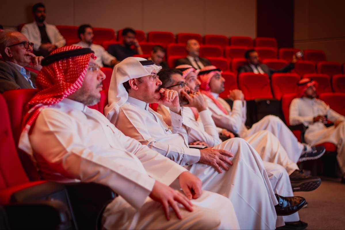 EPNC_IAU's tweet photo. 🧠The Eastern Province Neurosurgery Club held its first monthly session on vestibular schwannoma management, presented by Dr. Hashem Al Salman Consultant Neurosurgeon

The session highlighted key treatment considerations across different tumor sizes and surgical decision-making. https://t.co/f2VZUa5ZX9