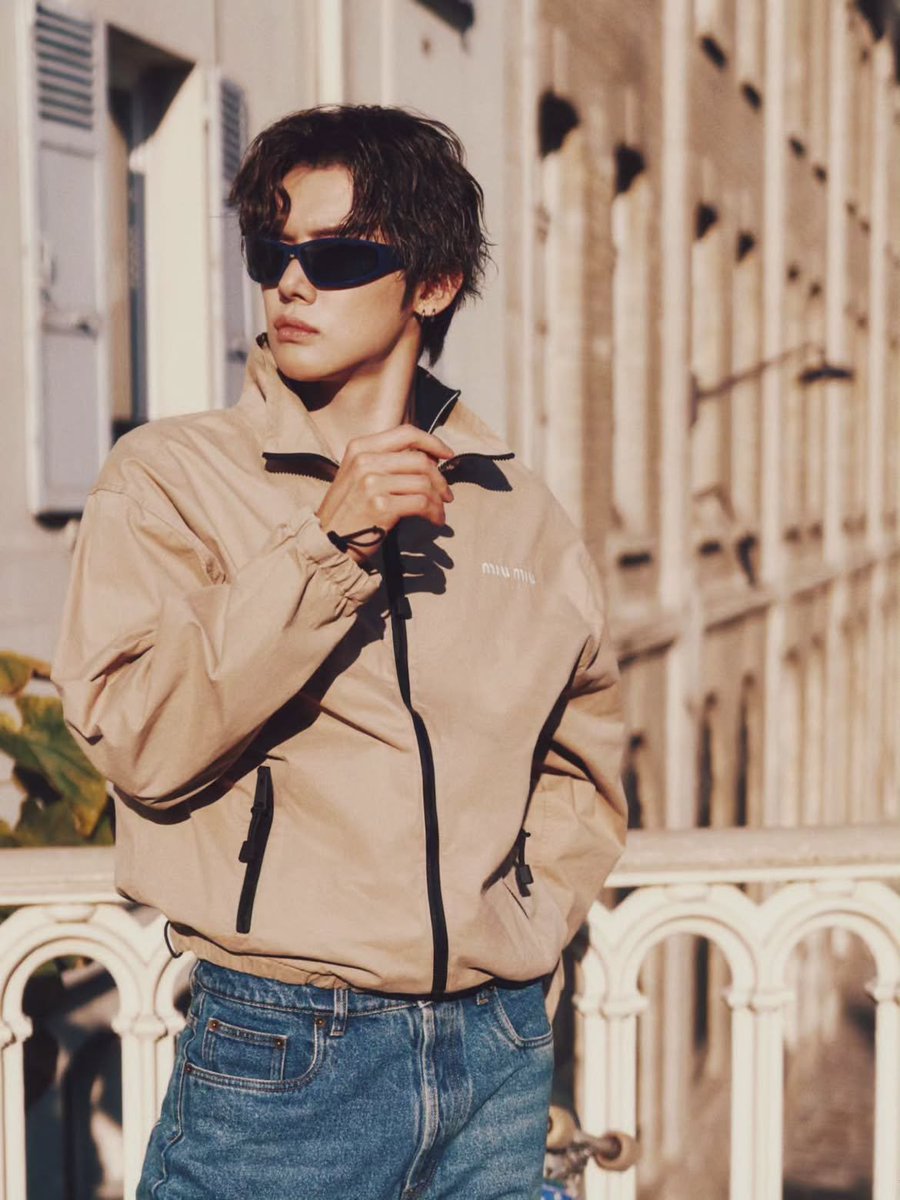 seekingtxt's tweet photo. he’s genuinely the baddest bitch ever https://t.co/J5SuzWRdti
