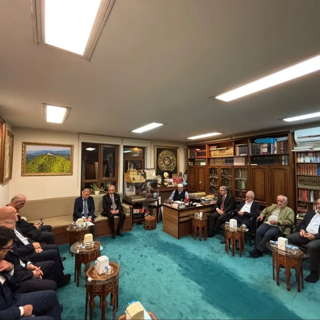 sinan0655's tweet photo. REİSÜ'L-KURRA Mustafa DEMİRKAN Hocamın davetlisi olarak katıldığım İlim Yayma Üsküdar Yönetim Kurulu toplantısı,Yönetim Kurulu üyesi muhterem Mustafa Demirkan Hocamızın ev sahipliğinde yapıldı.Üsküdar Kaymakamımız, Üsküdar Belediye Başkan vekili,Milli Eğitim İlçe Müd. katıldılar. https://t.co/dasbHQ0j2J