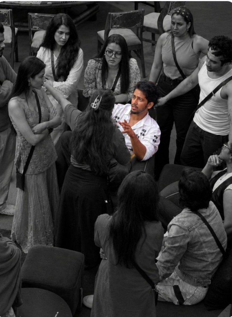 ranveer112999's tweet photo. Scout ka competitive instinct clearly visible hai. Tasks mein woh 100% involvement dikhata hai..

VINTAGE SCOUT IS BACK
#scoutop #bb20 https://t.co/BSJJ4krjLy