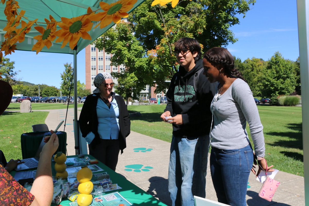 BfirstN's tweet photo. Thank you everyone for coming to our Lemon"Aid" stand!!! 🍋😛 We hope you enjoyed some lemonade and got to learn more about our services and what we do. #yum #lemons #wowwww #bfirst #firstgen #yumyum https://t.co/E6PilARwVI