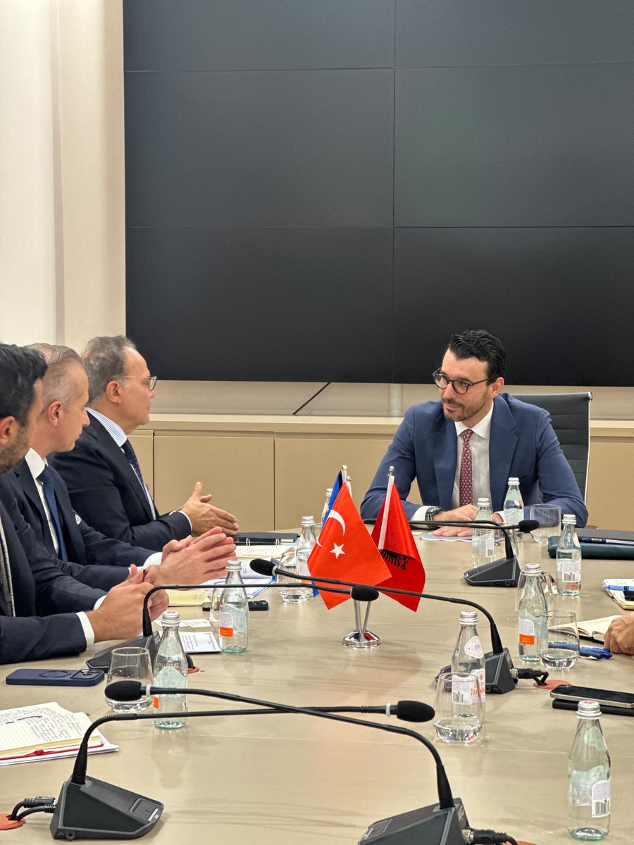 MFATurkiye's tweet photo. Deputy Minister and Director for EU Affairs Ambassador Mehmet Kemal Bozay was received by Edi Rama, Prime Minister of Albania and Enea Karakaçi, Minister of Infrastructure and Energy, together with the delegation from the DEİK Türkiye-Albania Business Council. https://t.co/emt93ityr0