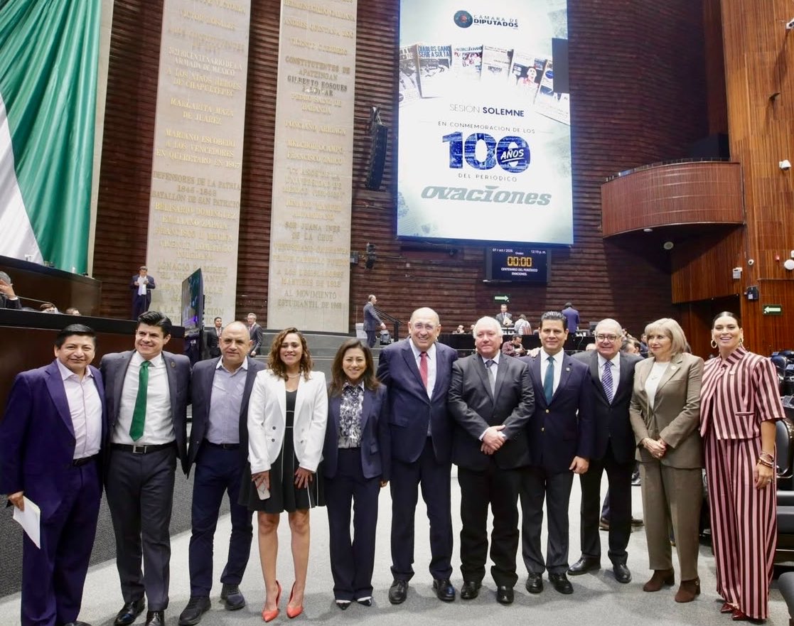 rubenmoreiravdz's tweet photo. Un siglo informando, narrando y acompañando la historia de #México. 
Felicidades a @ovaciones por 100 años de periodismo. Mi reconocimiento a José Aguirre Campos, @GOrtegaRuiz , sus periodistas y voceadores, que todos los días mantienen viva una gran tradición nacional. 

En @Mx_Diputados los diputados de @PRI_Nacional bajo la dirección de @alitomorenoc defendemos la libertad.