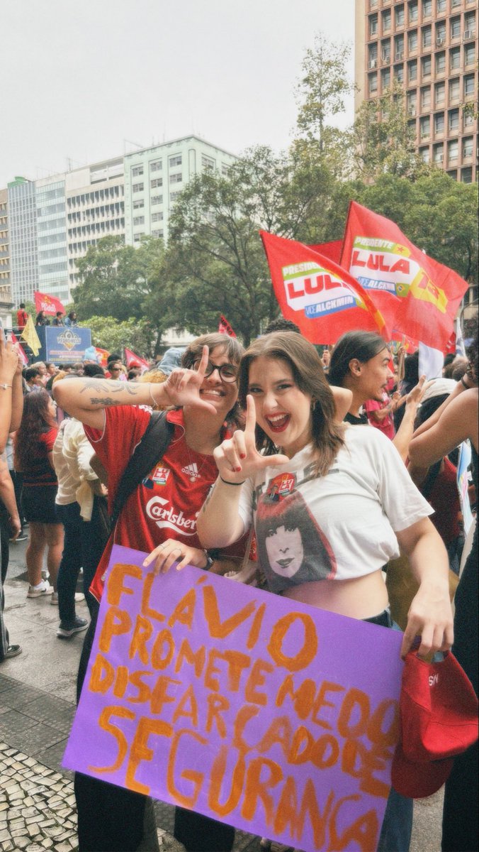 mpbichaa's tweet photo. “vem aqui tirar uma foto para mostrar para as nossas filhas no futuro” https://t.co/7zEX9a6A0i