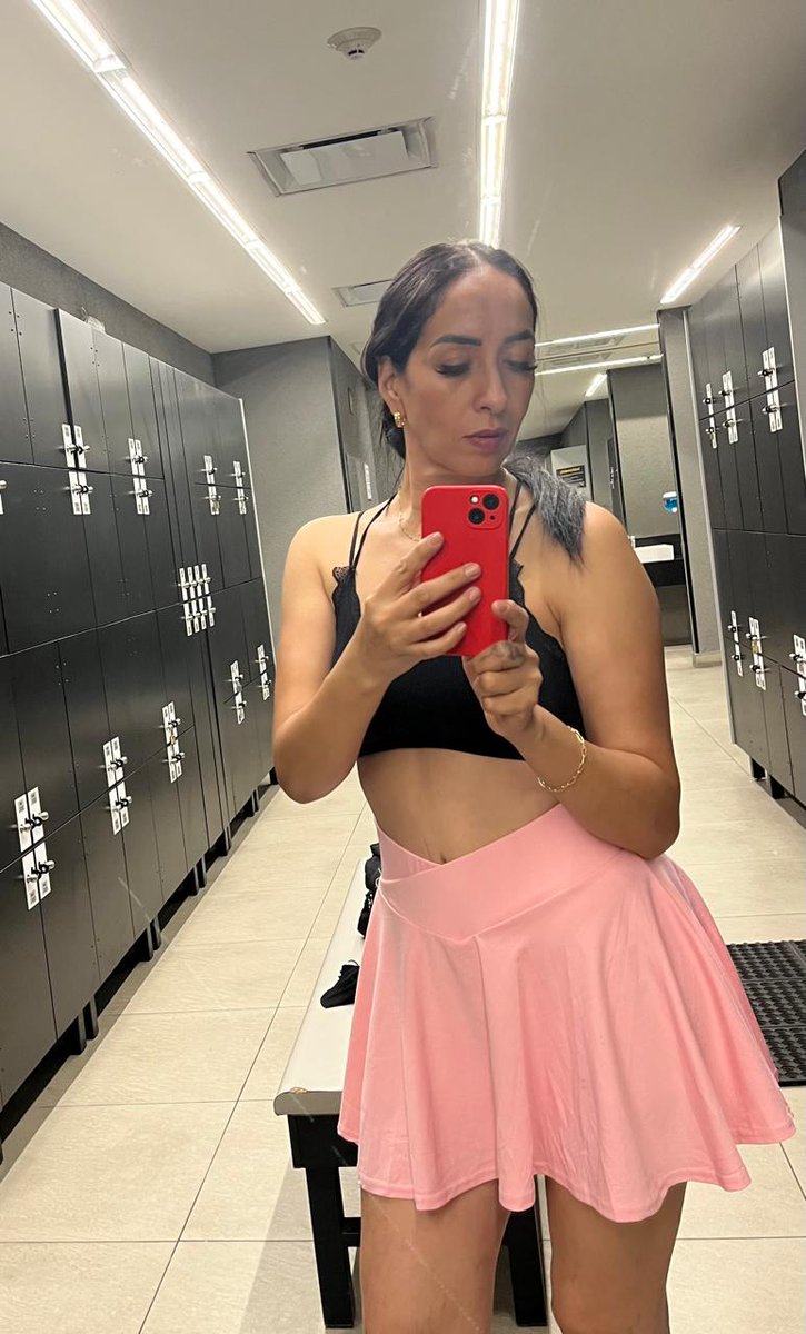 Carocast09's tweet photo. Hola soy nueva por aquí, estoy soltera, tengo 40 años, me gusta conocer gente nueva pero me gusta mas el sexo🤭 https://t.co/H479n2RRmI