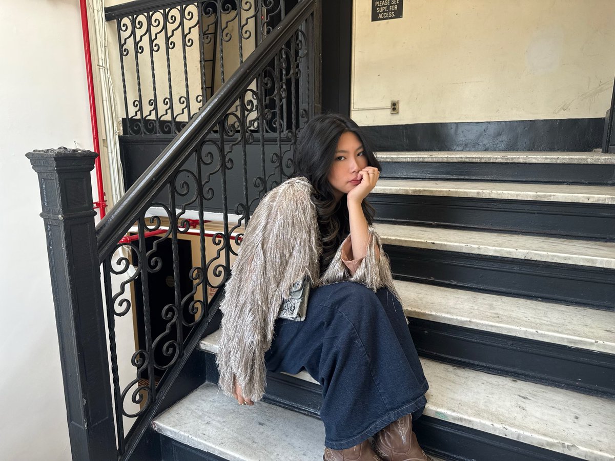 Aliciasplanet's tweet photo. hi x. i’m alicia

i make films and occasionally other things

currently studying film @Columbia and working on all things media @forus 

welcome to my world https://t.co/W58TgNyF4h