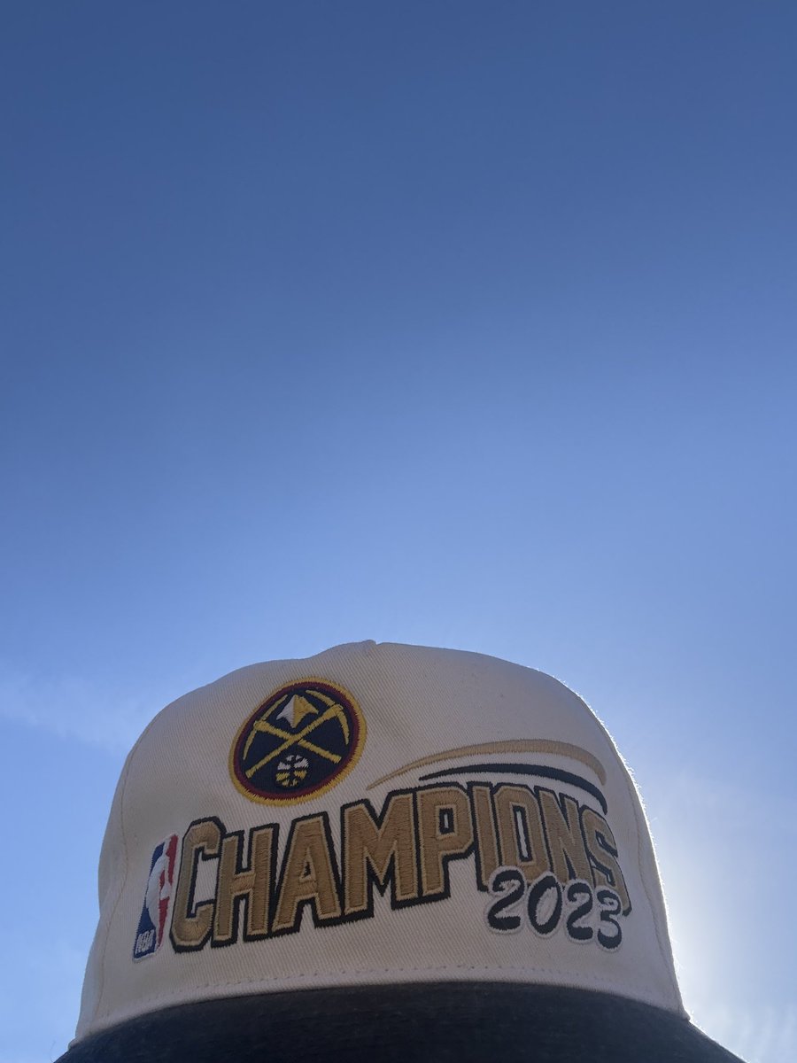 DaaaSweener's tweet photo. i miss denver days 
we had so much money and time 
nuggets games every other day https://t.co/40w4mwkTyi