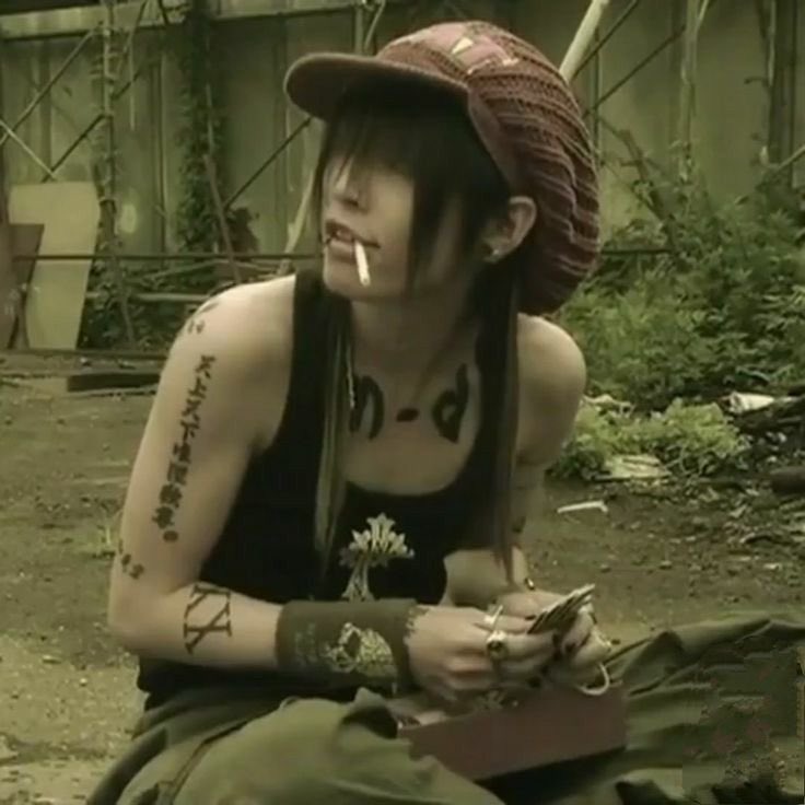 vkeitwink's tweet photo. Does he know that Miyavi is a man https://t.co/Uj4J7RkOis