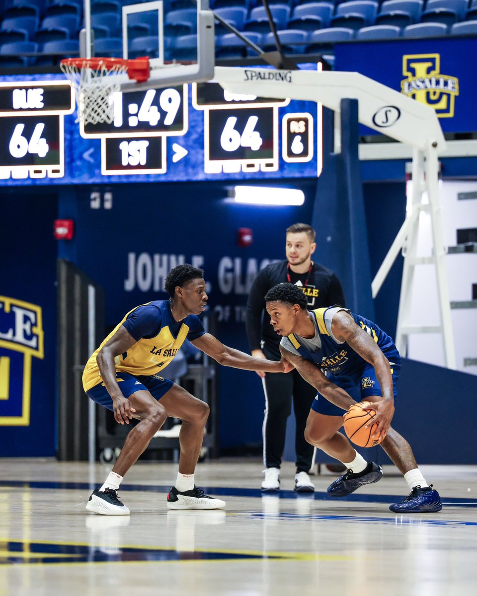 LaSalle_MBB's tweet photo. putting in the work 🏀 https://t.co/OTnEaQPxFH