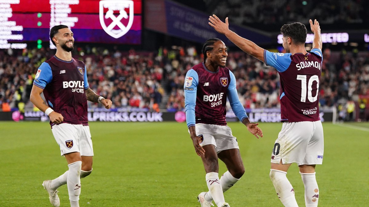 Champchatpod24's tweet photo. 📈 The clubs who have won the most points from the last six matches ahead of this weekend's restart:
1️⃣: West Ham United - 14
2️⃣: Stoke City - 13
➡️: Swansea City - 13
➡️: Wolves - 13
3️⃣: Bristol City - 12
➡️: Middlesbrough - 12
#BristolCity #BORO #SCFC #Swans #WHUFC #WWFC https://t.co/jPR0FXH8MW