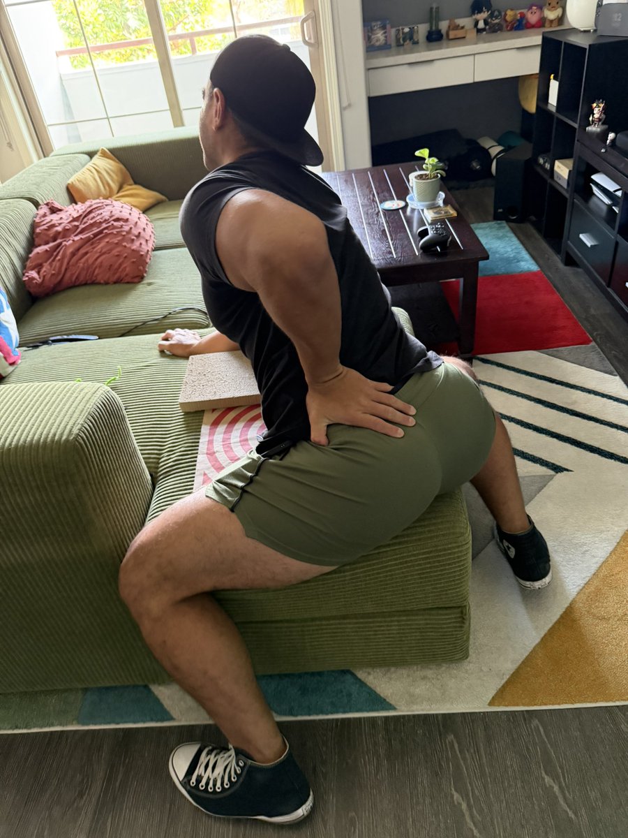 Imafalconn's tweet photo. Yeah how could I possibly choose a favorite? 😅 🍑 https://t.co/oyluErpglT