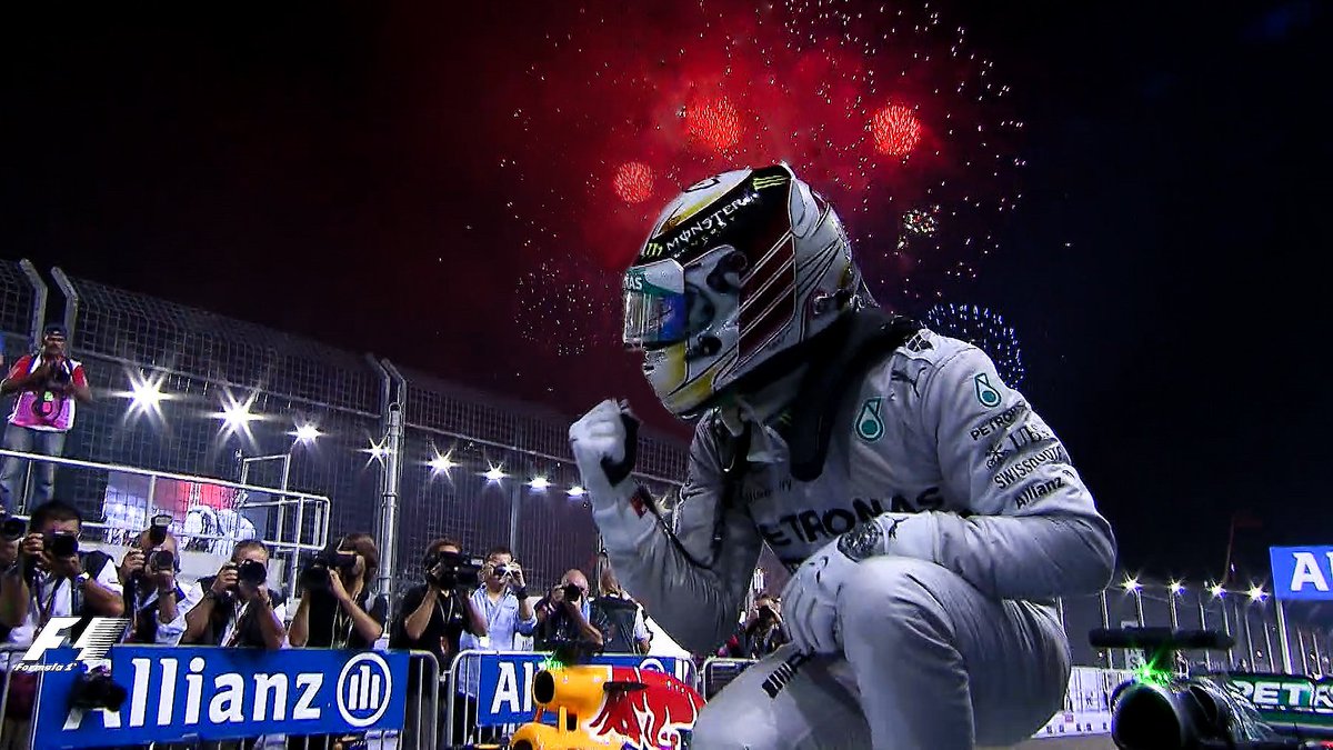 F1GuyDan's tweet photo. Lewis Hamilton always wins in Singapore in his second race there with a team.

2008: Singapore joins calendar
2009: Lewis wins in Singapore with McLaren
2013: Lewis joins Mercedes
2014: Lewis wins in Singapore with Mercedes
2025: Lewis joins Ferrari
2026: TBD https://t.co/v6fULk094p