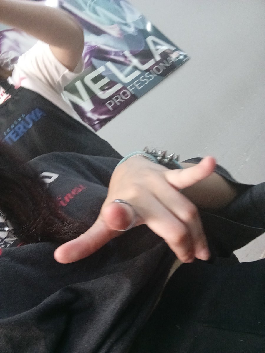 yangzikaa's tweet photo. meu cabelo cresceu mt pqp https://t.co/CpGiJG37vA