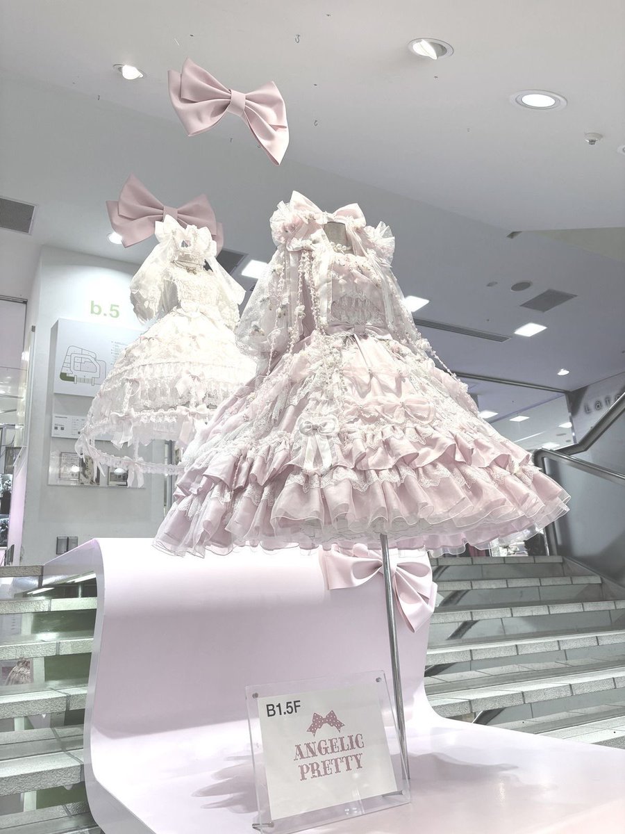 lapafaits's tweet photo. these outfits are so adorable and perfectly me ♡ https://t.co/q8BrvVbUjC