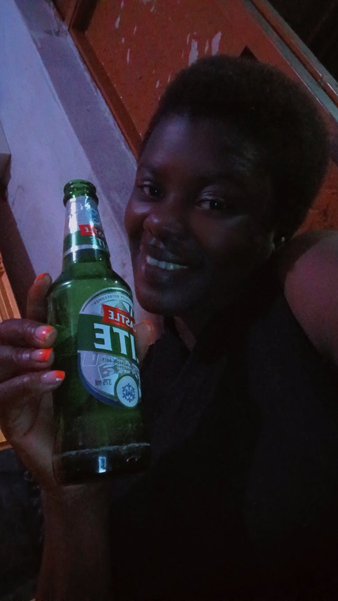 zanvadi's tweet photo. Ka one for the road ka woomye da ewa Momo's!😂🙌

@CastleLiteUg has to be sipped!😁 Not so @wobugabe73970 ?😂😀🏆 https://t.co/g1taugZqYQ