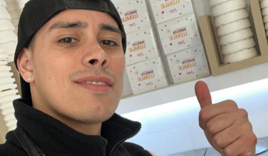 Nicolimassosa's tweet photo. 🚨 CHOQUE EN BANFIELD

Cristian, el joven de 25 años que murió atropellado por un colectivo de la línea 51 en Av. H. Yrigoyen y Vieytes en septiembre de este año, había cruzado con el semáforo en verde y el colectivero, que está liberado luego de ser demorado, cruzó en rojo. https://t.co/WQ1mwKMO3B