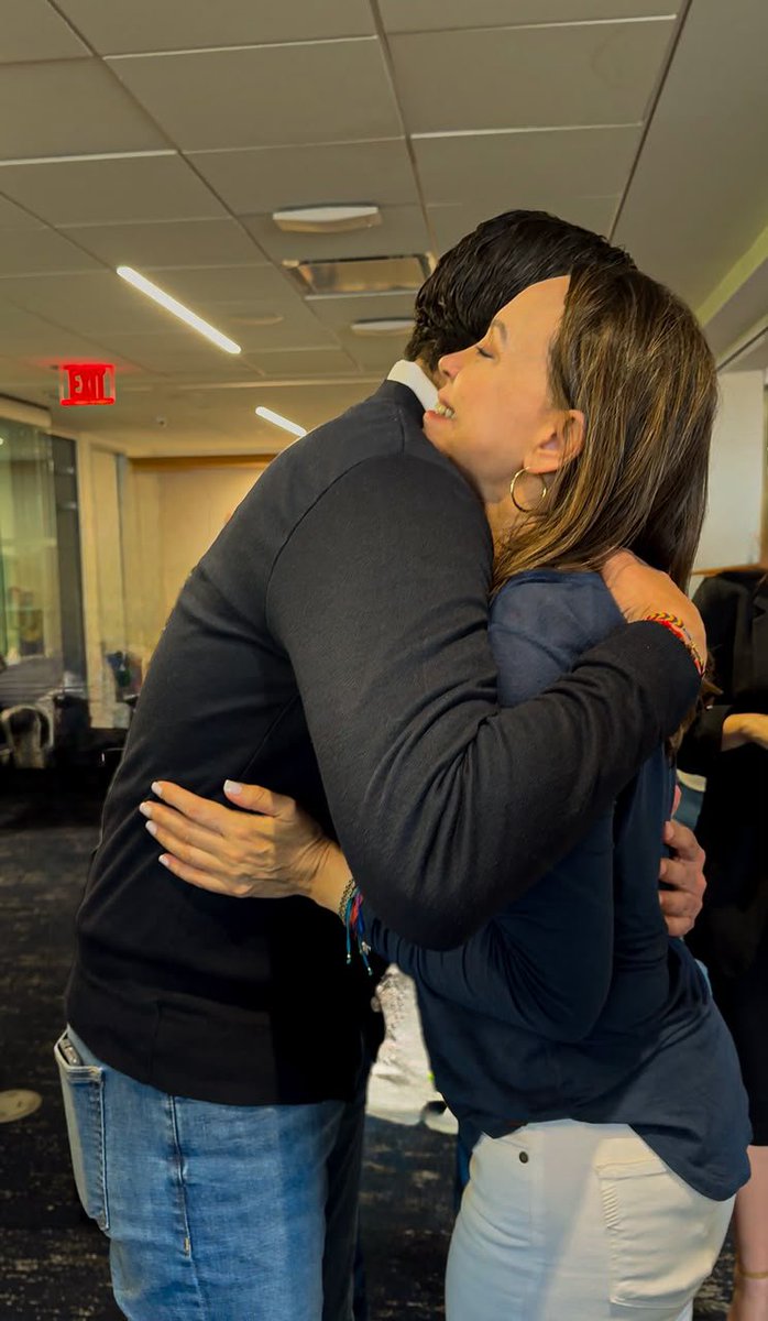 LesterToledo's tweet photo. Feliz cumpleaños @MariaCorinaYA, gracias por tu compromiso y lucha. Te quiero mucho y aquí te esperamos 🇻🇪.

Déjenle aquí su mensaje a nuestra Nobel de la Paz. https://t.co/FK9TPKvHJk
