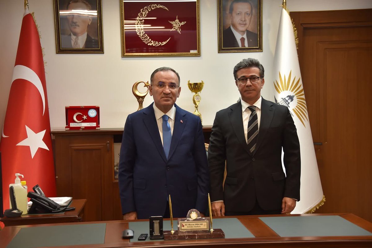 bucakalimurat82's tweet photo. Örnek bir devlet adamı, Şanlıurfa’mızda bizlere her zaman öncülük eden, desteklerini esirgemeyen, Meclis’te ülkemiz ve şehrimiz adına önemli hizmetlere imza atan Sayın Bekir Bozdağ’a bugüne kadar yaptığı değerli hizmetler için teşekkür ediyorum.

Cumhurbaşkanımız Sayın Recep Tayyip Erdoğan’ın tensipleriyle üstlendiği Genel Başkan Danışmanlığı görevinin hayırlı olmasını diliyor, yeni görevinde üstün başarılar temenni ediyorum.

Rabbim yolunu ve hizmetlerini daim eylesin. 

@bybekirbozdag