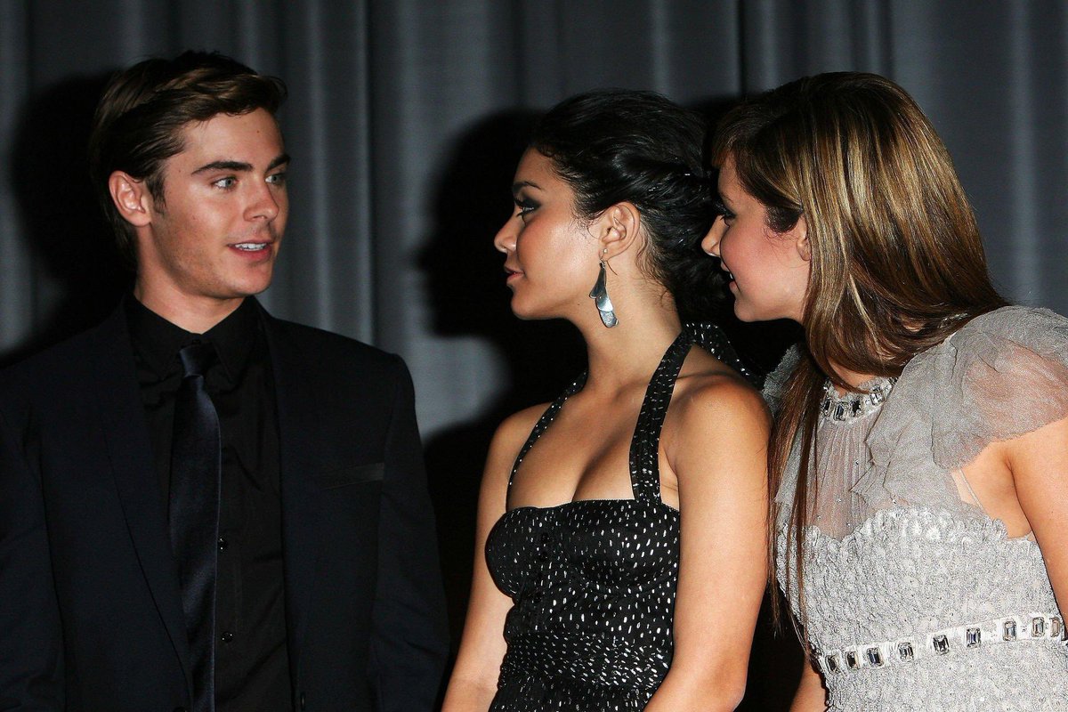 ThrowbackTisx's tweet photo. October 7th, 2008: Ashley Tisdale inside the High School Musical 3: Senior Year Premiere in London, England
•#ZacEfron #VanessaHudgens #JemmaMcKenzieBrown #CorbinBleu https://t.co/x4m8BhSlWp